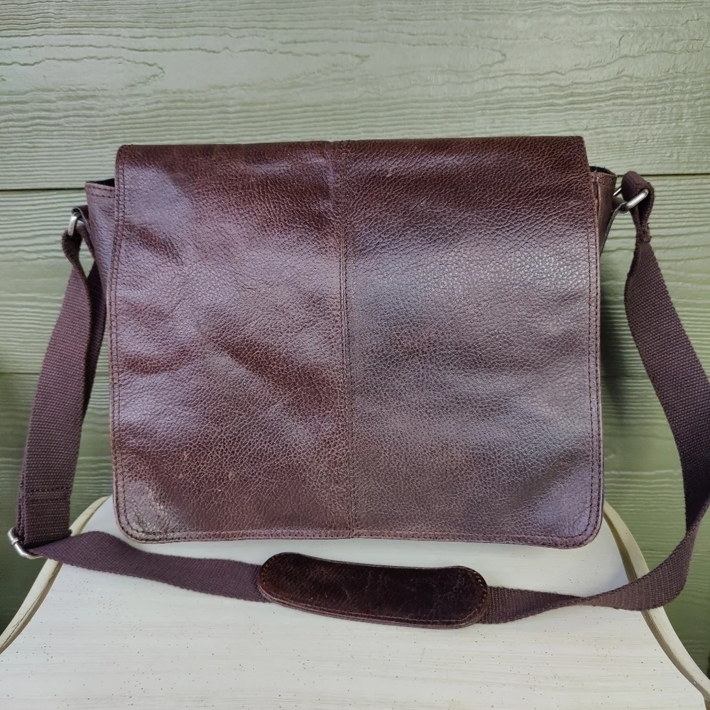 The British Belt Company Antique Cruz Dark Brown Leather Messenger Laptop Bag